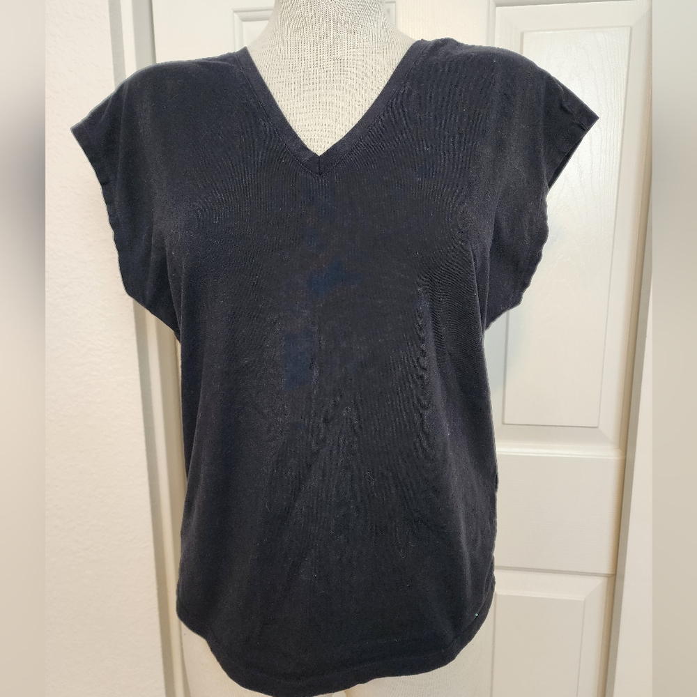 United Colors Of Benetton Black 100% Cotton V- Neck   Women's Tee Size S